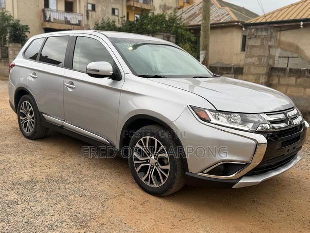 Mitsubishi Outlander SE FWD 2017 Silver