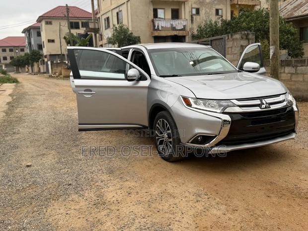 Mitsubishi Outlander SE FWD 2017 Silver