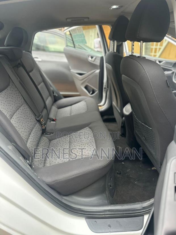 Hyundai Ioniq Limited Hybrid 2017 White