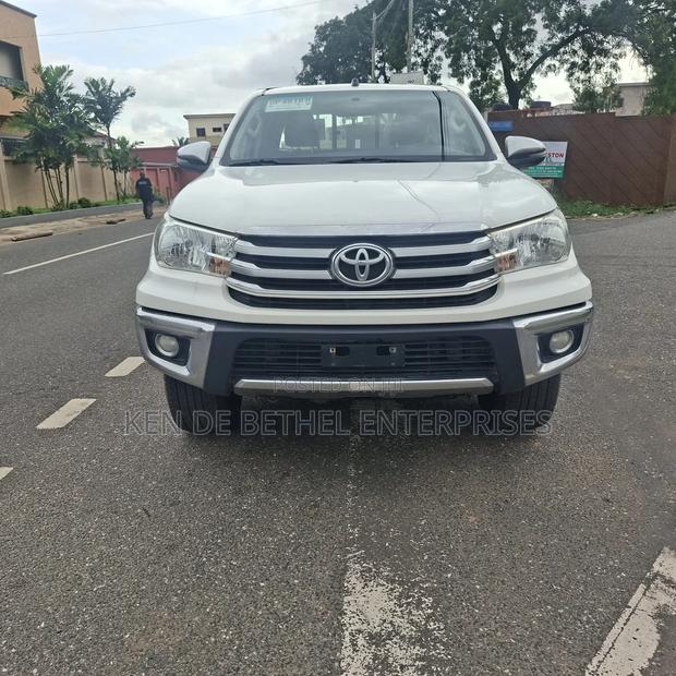 Toyota Hilux 2019 White