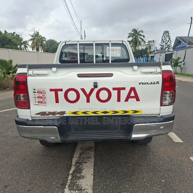Toyota Hilux 2019 White