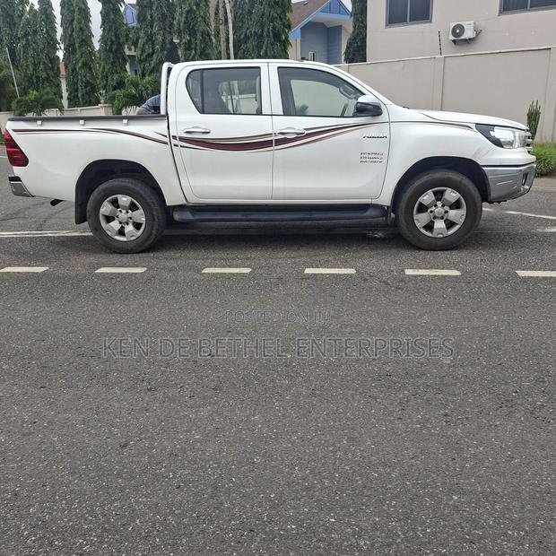 Toyota Hilux 2019 White