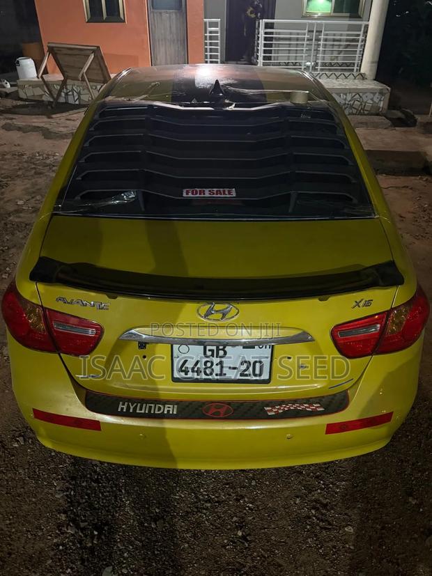 Hyundai Avante 2010 Gold