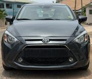 Toyota Yaris 1.5 Sedan LE 2020 Gray for sale