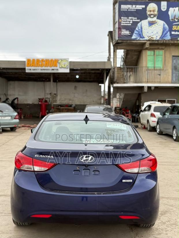 Hyundai Elantra Limited Sedan FWD (1.8L 4cyl 6A) 2013 Blue