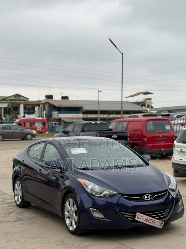 Hyundai Elantra Limited Sedan FWD (1.8L 4cyl 6A) 2013 Blue