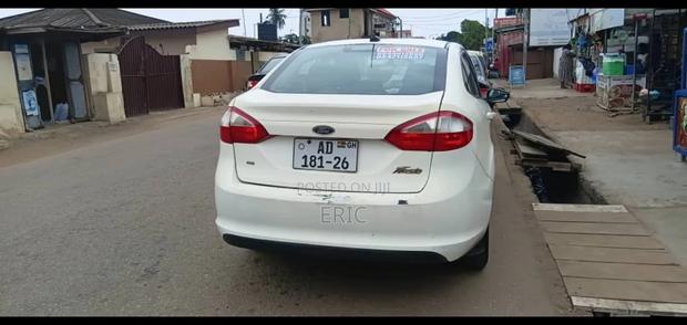 Ford Fiesta SE 4dr Sedan (1.6L 4cyl 5M) 2015 White