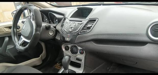 Ford Fiesta SE 4dr Sedan (1.6L 4cyl 5M) 2015 White