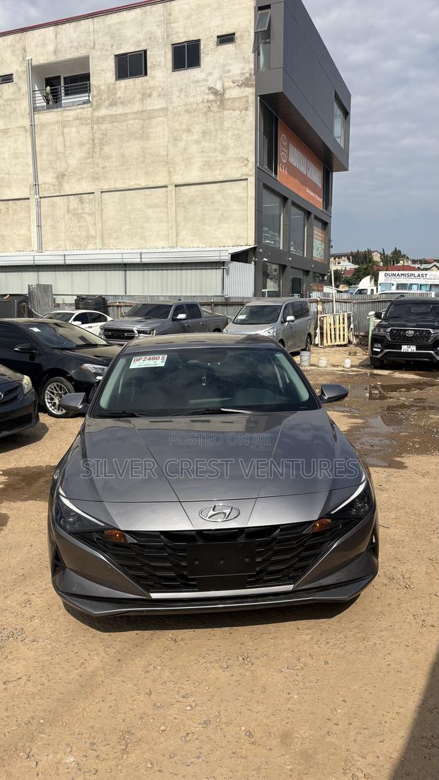 Hyundai Elantra SEL 2023 Gray