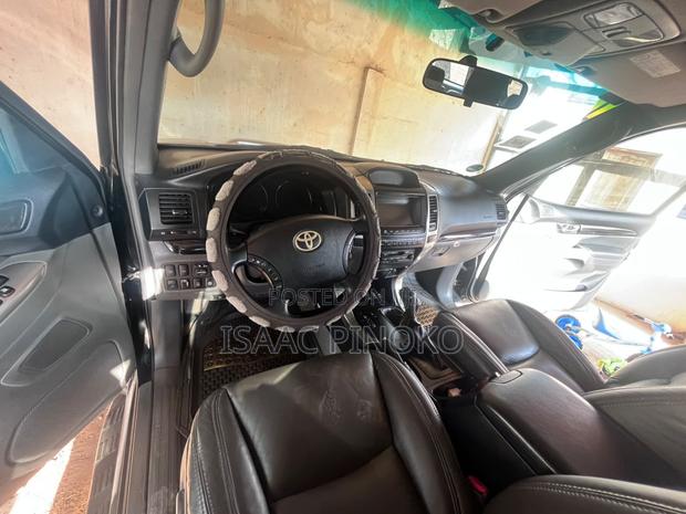 Toyota Land Cruiser 2010 Black