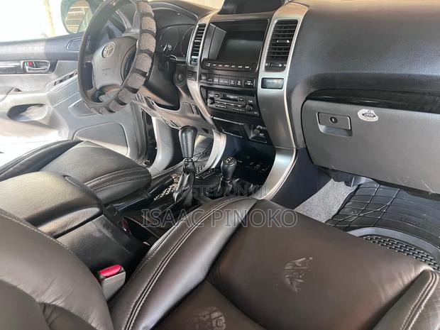 Toyota Land Cruiser 2010 Black