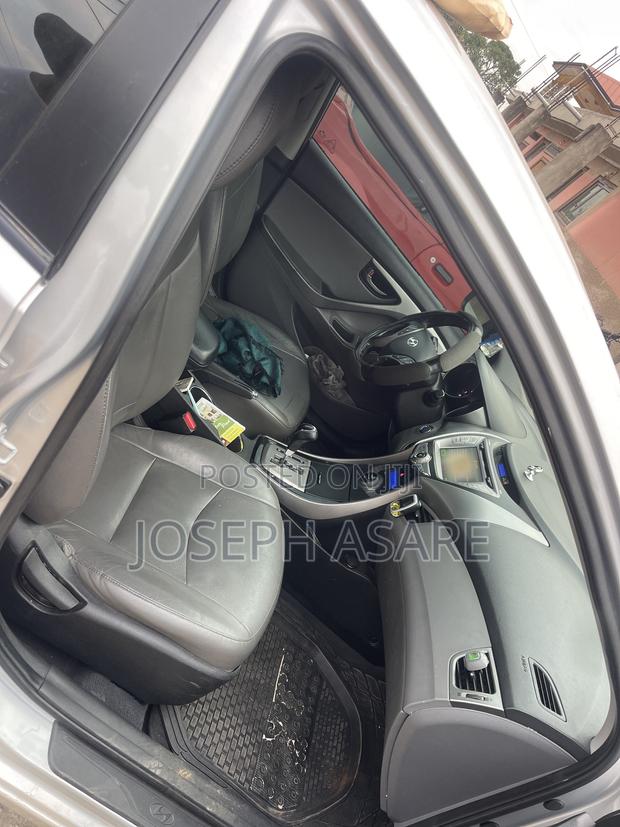 Hyundai Elantra Limited 4dr Sedan (1.8L 4cyl 6A) 2014