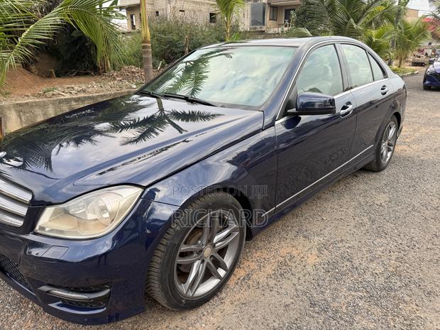 Mercedes-Benz C250 2014 Blue