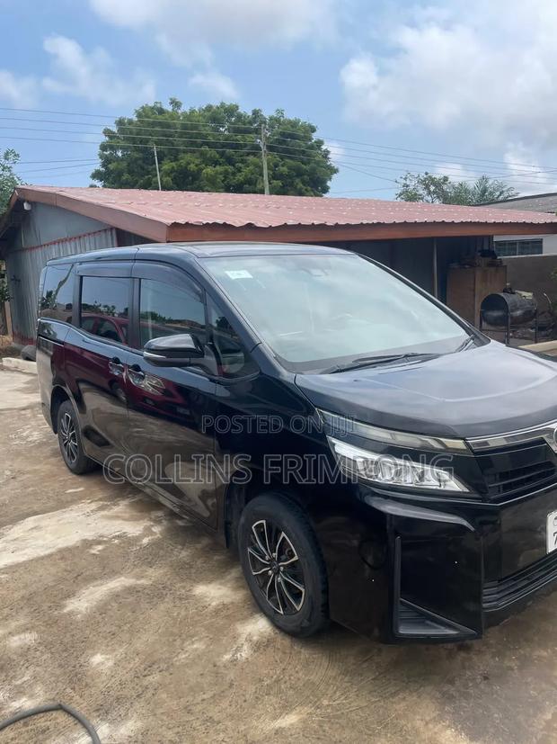 Toyota Voxy 2018 Black