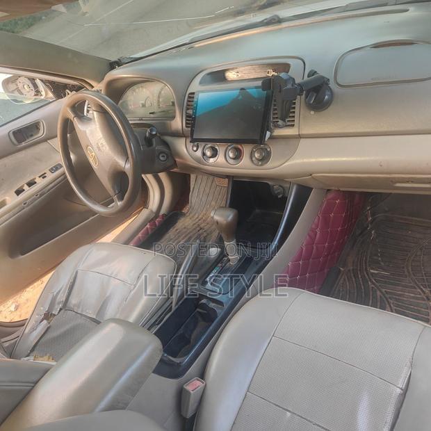 Toyota Camry 2005 Gold