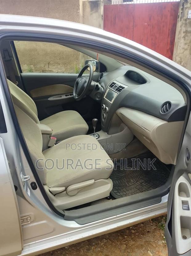 Toyota Belta 2010 Silver