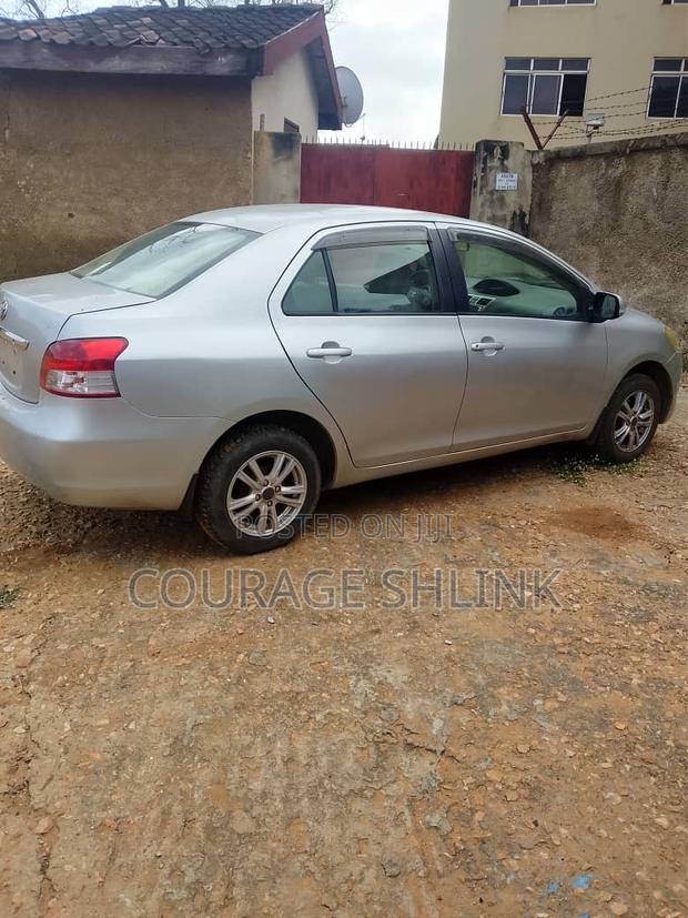 Toyota Belta 2010 Silver
