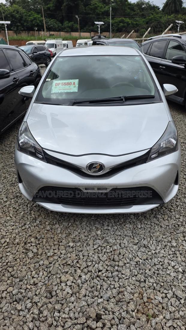 Toyota Vitz 2014 Silver