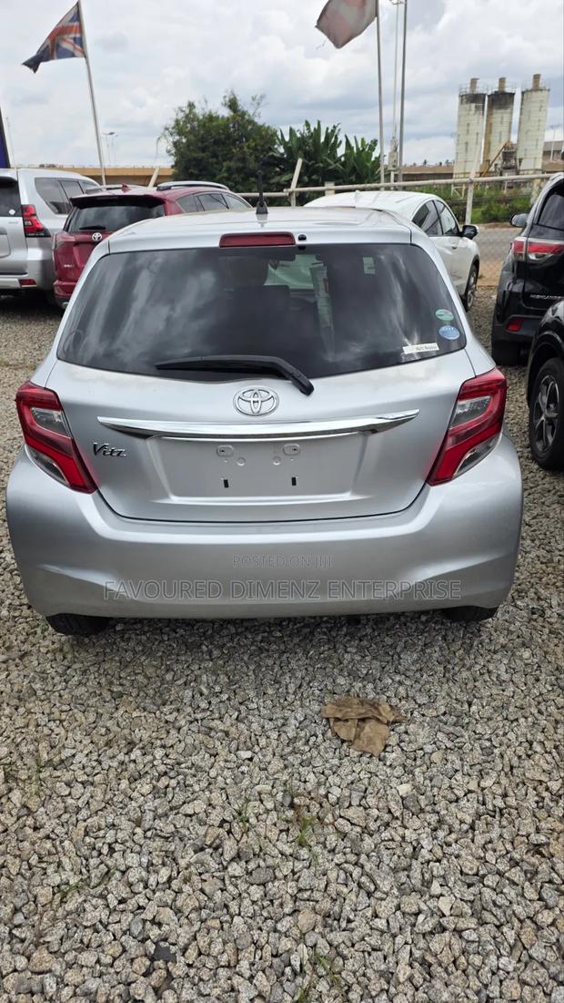 Toyota Vitz 2014 Silver