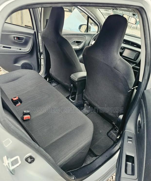 Toyota Vitz 2014 Silver