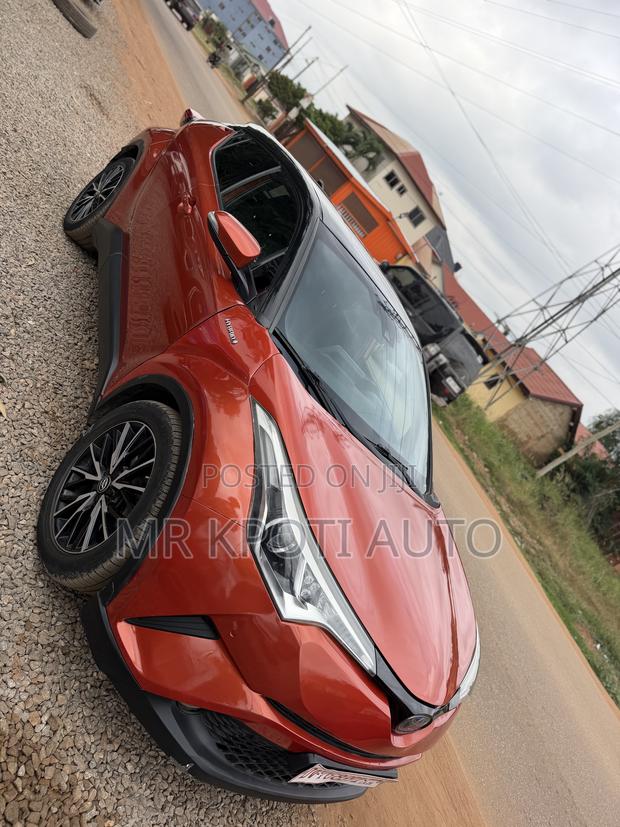 Toyota C-HR 2018 Orange