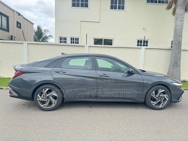 Hyundai Elantra SEL Sport IVT 2025 Gray