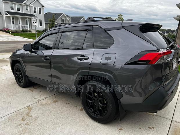 Toyota RAV4 LE 2022 Gray