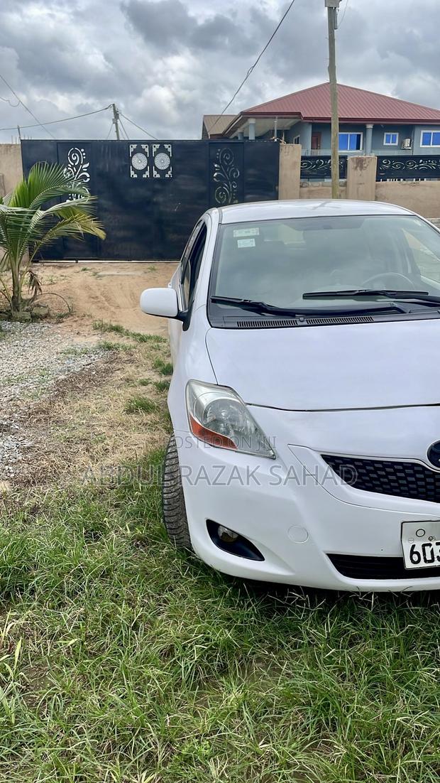 Toyota Yaris 2012 White