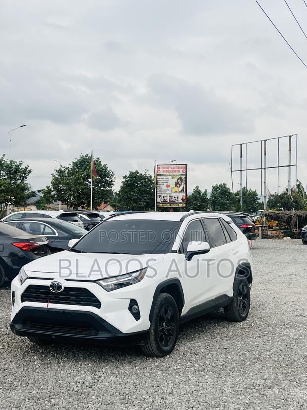 Toyota RAV4 2023 White
