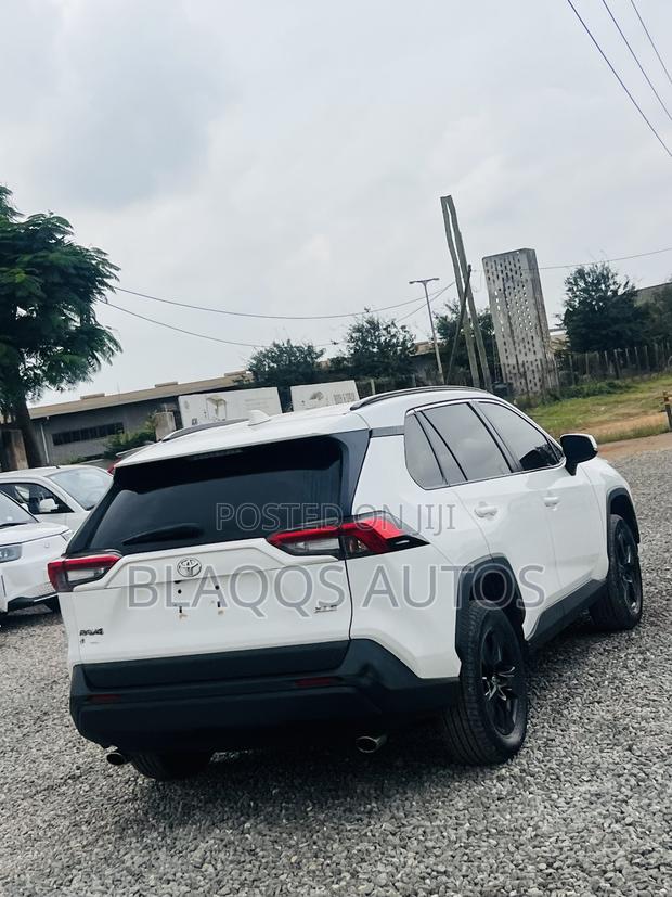 Toyota RAV4 2023 White