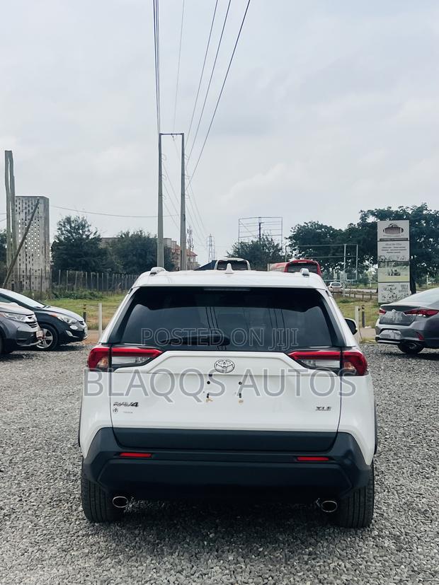 Toyota RAV4 2023 White