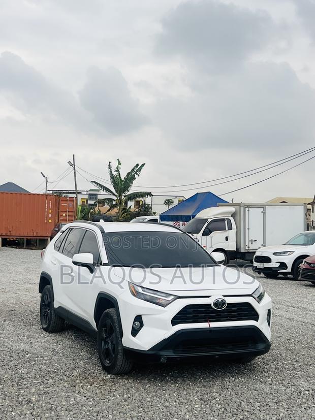 Toyota RAV4 2023 White