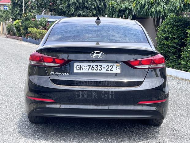 Hyundai Elantra Limited Sedan FWD (2.0L 4cyl 6A) 2017 Black