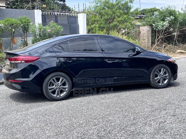 Hyundai Elantra Limited Sedan FWD (2.0L 4cyl 6A) 2017 Black