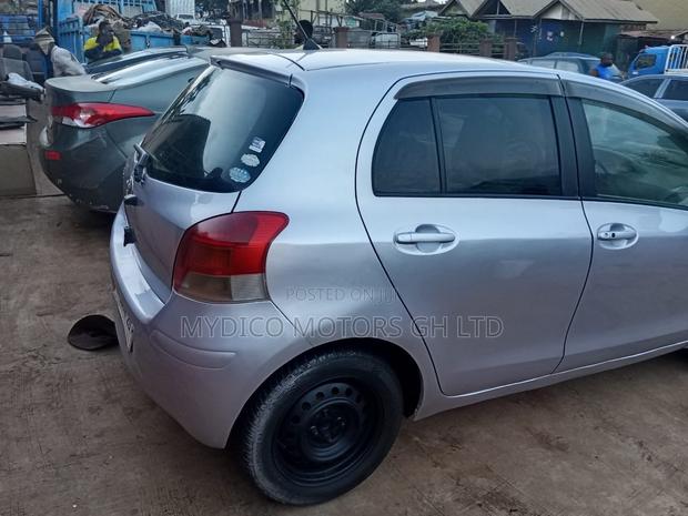 Toyota Vitz 1.3 FWD 5dr 2010 Silver