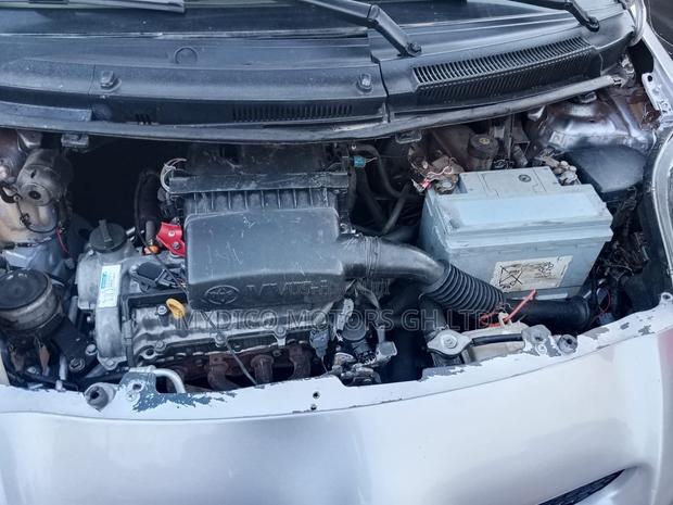 Toyota Vitz 1.3 FWD 5dr 2010 Silver