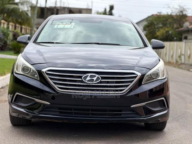Hyundai Sonata Base Sedan FWD (2.4L 4cyl 6A) 2017 Black