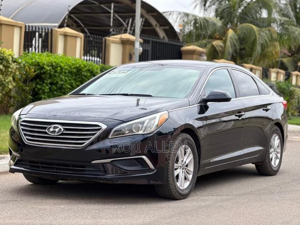 Hyundai Sonata Base Sedan FWD (2.4L 4cyl 6A) 2017 Black