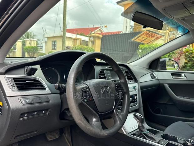 Hyundai Sonata Base Sedan FWD (2.4L 4cyl 6A) 2017 Black