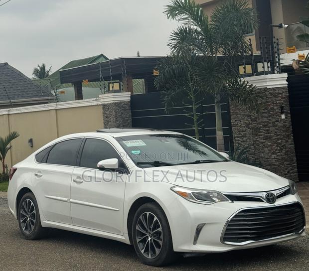 Toyota Avalon XLE Sedan FWD (3.5L 6cyl 6A) 2017 White