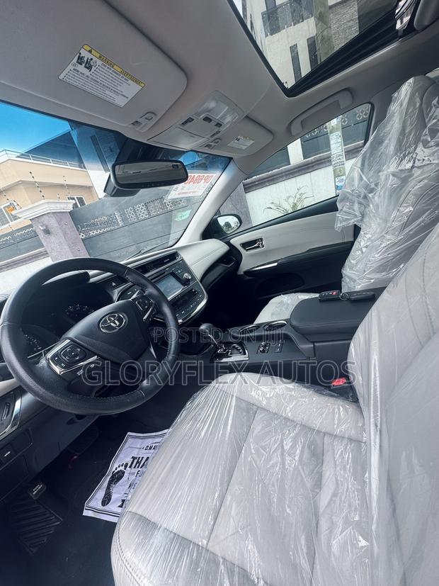 Toyota Avalon XLE Sedan FWD (3.5L 6cyl 6A) 2017 White