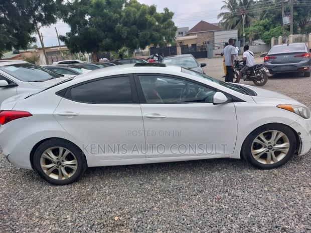 Hyundai Elantra 2012 White