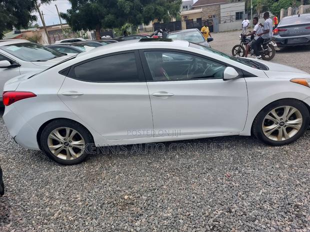 Hyundai Elantra 2012 White