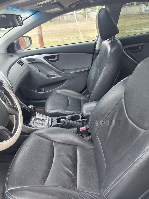 Hyundai Elantra 2012 White