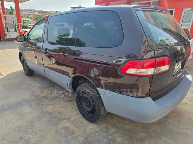 Toyota Sienna 1999 Brown