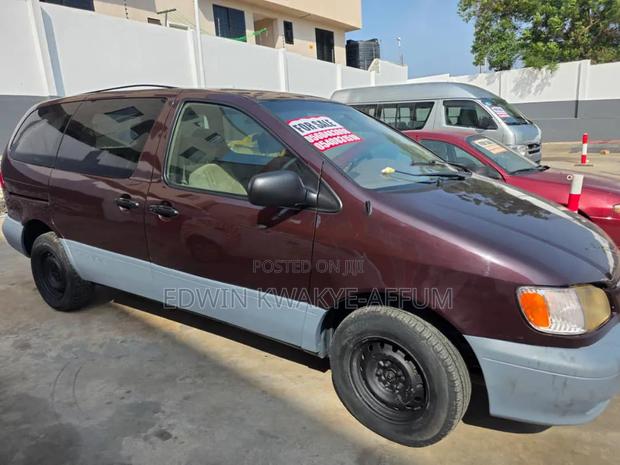 Toyota Sienna 1999 Brown