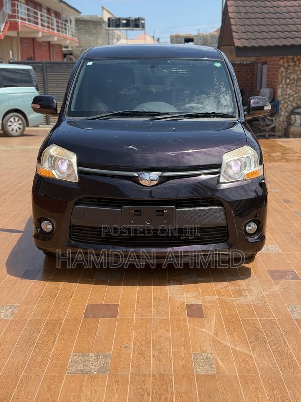 Toyota Sienta 1.5 FWD 2012 Purple