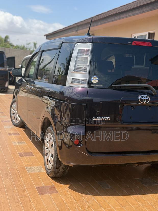 Toyota Sienta 1.5 FWD 2012 Purple