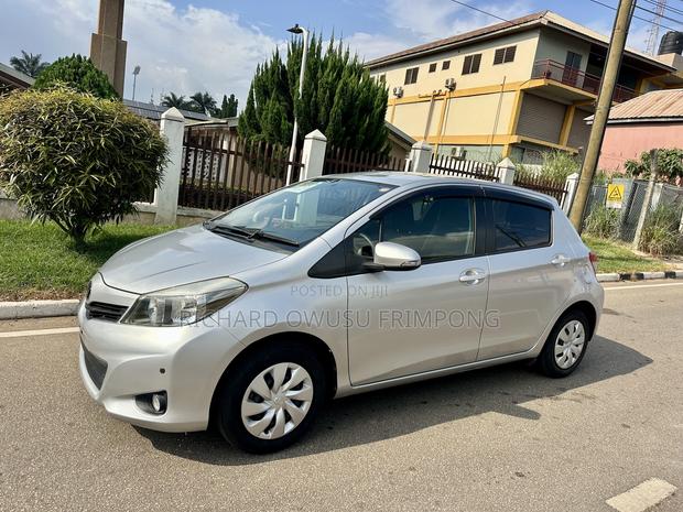 Toyota Vitz 2012 Silver
