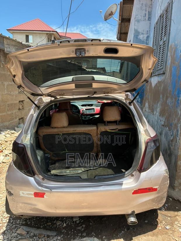 Toyota Vitz 2012 Silver